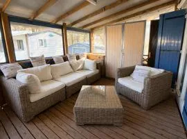 Mobil-home avec grande terrasse couverte