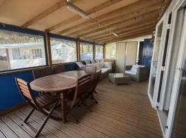 Mobil-home avec grande terrasse couverte