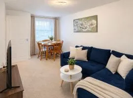 Modern 2BR House Sleeps 6 Free Parking Pet Friendly