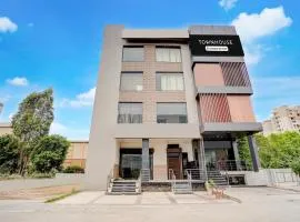 Super Townhouse by OYO Cosmo Mall Zirakpur Formerly R K Residency