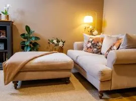 Edens Nest Stylish City Centre Retreat with Views