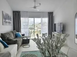 Newly Renovated Venus beach 500 m Gated REGINAgardens1, license oo11363