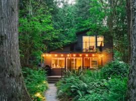 Sauk River Cabins - Hot tub - Firepit, hotel i Darrington
