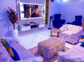Divine Excellent Luxury Apartment, Hotel in Agbelekale