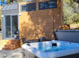 Cadenet में, होटल Tiny house avec jacuzzi