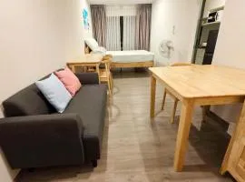 30bkk A2533 Monthly Condo Skytrain Minutes away Full Kitchen and Bath!