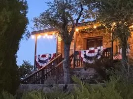 Bridge View Walk 2 Blocks to Historic Downtown