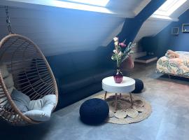 Suite avec salon prive 25m2 Wifi Netflix Duclair, hôtel à Duclair