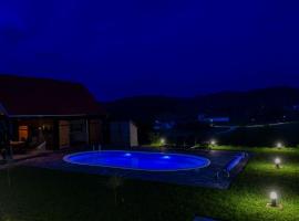 Holiday Home BIBA With Heated Outdoor Pool, hotell sihtkohas Gornja Stubica