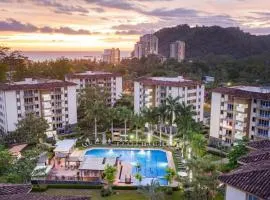 Family-Friendly Condo with Pool view, Walk to Jaco Beach