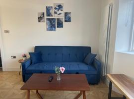 Luxury 4BR Bungalow، فندق في Hackbridge