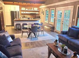 Waterfront view Retreat, Hotel in Tobyhanna