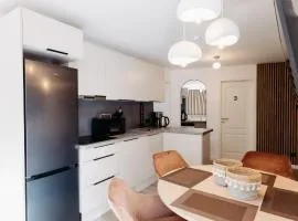 Neues Modernes Apartment, 3 Zimmer, 7 Betten, Küche, 1,5 Badezimmer