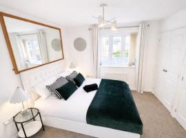 Luxury Solihull 2-BR Apartment near BP Pulse Arena, NEC, Bham Airport, Resorts World, JLR, HS2, Solihull Centre & Hospital, Hotel in Solihull