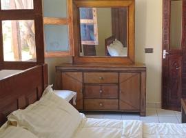 A little luxury & comfort in a small village town, hotel in Shimoni