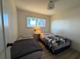 Vancouver Downtown Budget Stay- Free Parking, Walk to Skytrain, BC Place