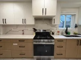 Downtown Vancouver Modern Homestay- Free Parking & Great Location