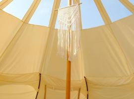 Hôtel UNIQ - Domaine Saint-Bernard, hotel u gradu Mon Tremblan