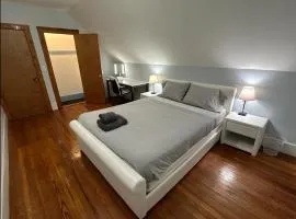 -No54- Lovely Large Room in a House - 10 min to Green Line and Red Line T Stations & Tufts University - Centrally Located at Somerville Boston