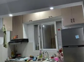 maison sale cuisine et deux chambre