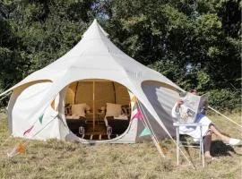 Glampingzelt auf Naturcampingplatz am See