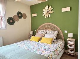 Le Trésor du Lac - Casteljaloux - Lac de Clarens - Appartement - Piscine - Parking - WIFI - Accès privée Plage - Golf - Casino - Terra Aventura - So Vélo, hotel i Casteljaloux