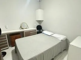 Quarto com banheiro