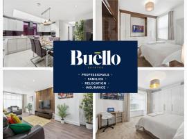 M5 3bed 2Bath Professionals and Families Parking Premium Beds Electric Sofa Recliners Smart TVs Netflix Underfloor Heating Instant Hot Water FastWifi, Hotel in Smethwick