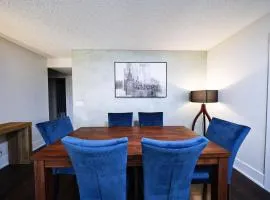 StayToronto - Stylish 2 Bedroom Suite in the Heart of Downtown