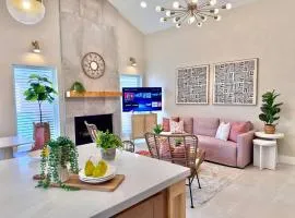 Spacious Katy Home, Firepit Backyard, Sleeps 10 - GN