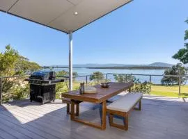 Pelican Retreat - Pet Friendly - Absolute Waterfront