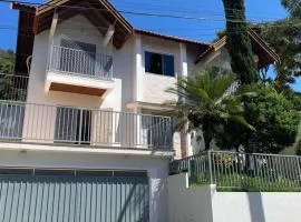 Casa Bem Localizada no Centro de Águas de Lindoia