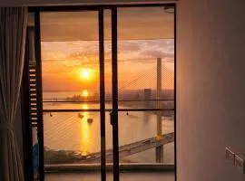 Family - Friendly 2BR Sea View Apartment - Green Diamond Ha Long