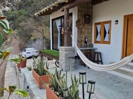 Cabaña con vista a la montaña