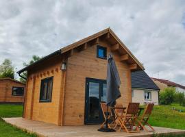 Charmant petit chalet jurassien, hotel em Saint-Lamain