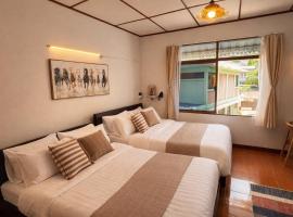 Old Bangkok Charm - PhayaThai BTS 2 min - 4 Guests, khách sạn ở Bangkok