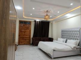 Shaheen lodges, ξενοδοχείο σε Murree
