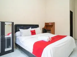 RedDoorz near Universitas Merdeka Malang 2