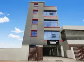 Super Townhouse Oak Kamineni Bus Stop