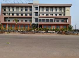 Hotel Raas Vrindavan, hotel di Laling