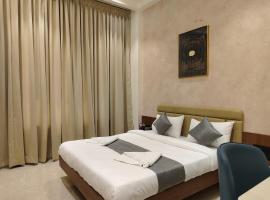 Hotel Raas Vrindavan, hotel di Laling