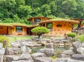 Mungyeong Between Mountains Pet Pension