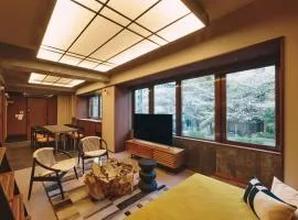 illi Toas Tokyo-Toranomon