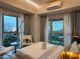 Luxury 2BR Retreat Next to OKADA Casino MOA Manila Airsports، فندق في مانيلا