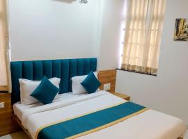 Hotel Lotus Suites โรงแรมในMiraj