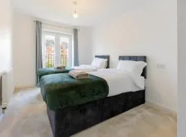 Large 4BR House - Easy Access to Manchester & Liverpool