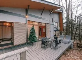Hilltop Villa Karuizawa - Peaceful Hilltop Forest Retreat with Mountain View