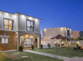 Casa Meraki by ELIVAAS Country-Style 3-BHK Villa with Private pool, Gazebo and Landscaped Garden – hotel w mieście Bedla