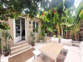 Maisonnette de charme indépendante dans propriété privé & jardin à Cimiez, Hotel in Nizza
