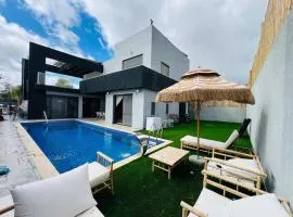 Villa Sol Aviv - וילה מושלמת עם בריכה פרטית למשפחות וקבוצות